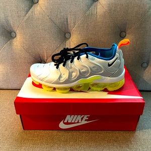 Women Air Vapor Max Plus size 8.5. Brand new.
